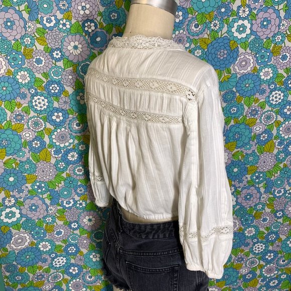 Free People White Boho V Neck Cropped Lace Floral Embroidered Blouse Size XS - Picture 5 of 13